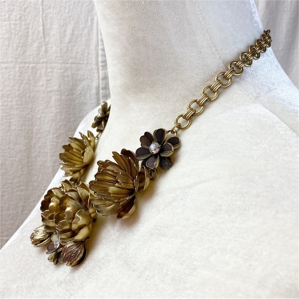 J crew Chunky Wildflower Necklace - Picture 3 of 7